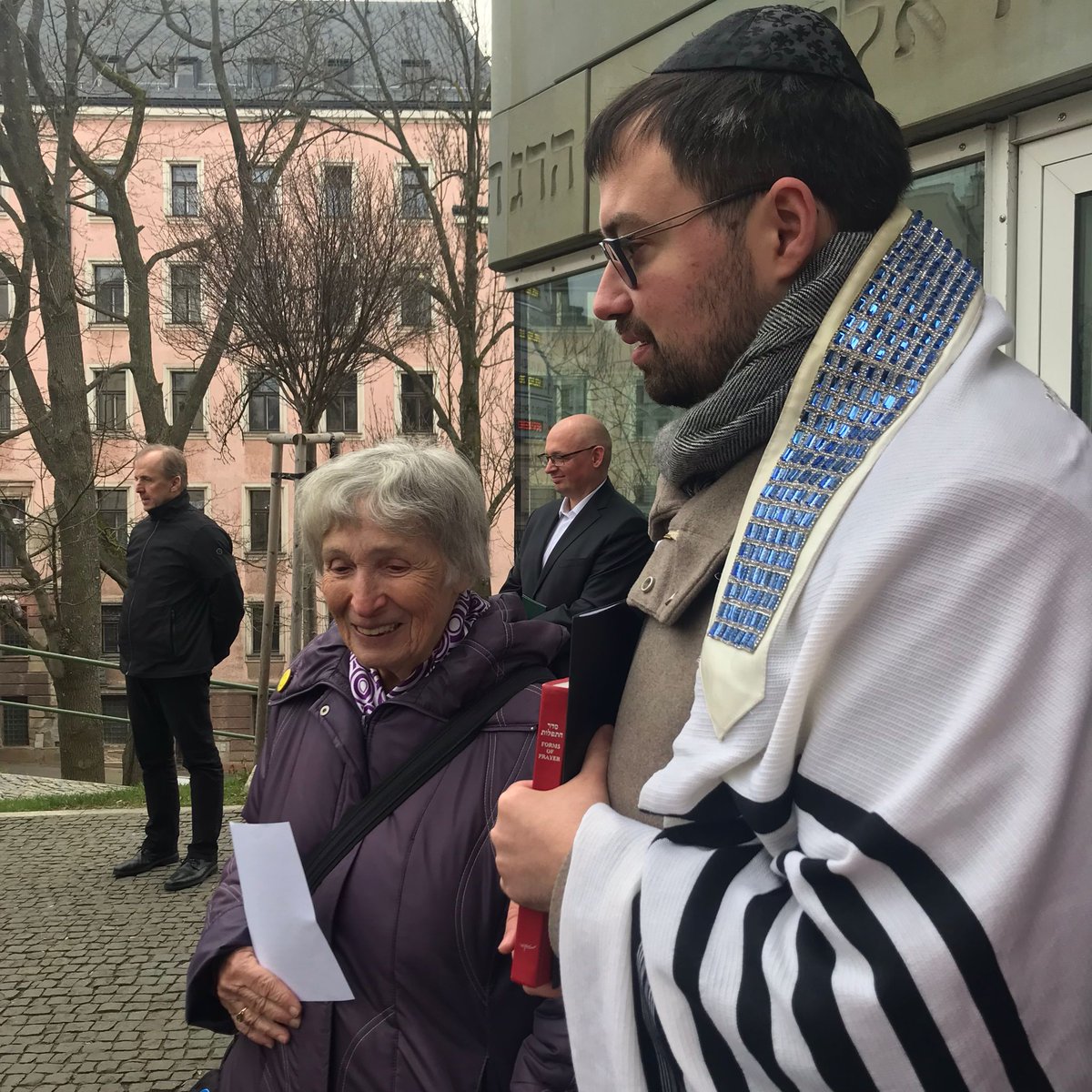 RabbiDavidMaxa's tweet photo. Před 80 lety bylo v plynových komorách v Auschwitz-Birkenau zavražděno 3792 Židů z Terezínského rodinného tábora. Za tímto číslem se skrývají tváře, životy a osudy, které se nikdy nemohly naplnit.  Děkuji Katedře historie @TULiberec za to, že nezapomíná! https://t.co/pdkMqSVPDu