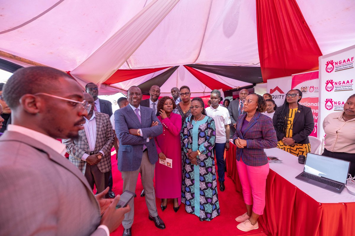 NGAAF_KE's tweet photo. We were privileged to welcome H.E @WilliamsRuto to our exhibition booth during the #InternationalWomensDay celebrations, where we presented an e-commerce platform that will empower women entrepreneurs to promote and sell their products online, in collaboration with @HuaweiKenya https://t.co/tVjml5y6ID