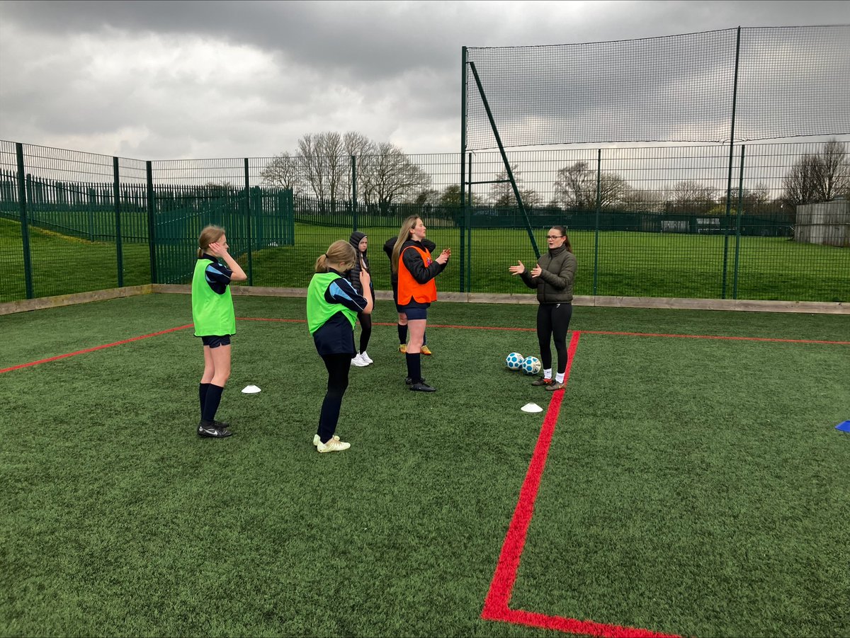 HelloRidgewood's tweet photo. Today, the girls football teams worked with Luke from @Active_Fusion and our Y12 sports students to take part in The Biggest Ever Football Session. ⚽️

With more than 465,000 girls playing across the country, what an incredible way to celebrate International Women’s Day! https://t.co/Jw9qFzg9nd