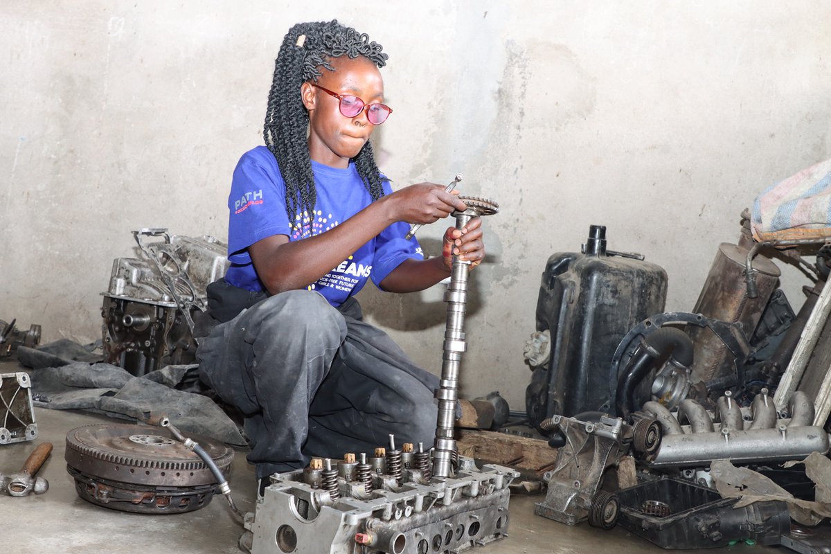 PATHtweets's tweet photo. The PATH-led @nuruyamtoto project invests in women by supporting vocational training to enhance skills &amp; eliminate vulnerabilities to HIV. In Homa Bay, Kenya, 21-year-old Zilpa Makanda is breaking barriers in motor vehicle mechanics 🛠️ @USAIDKenya #IWD2024 #Women4UHC https://t.co/lnfx9GZXDH