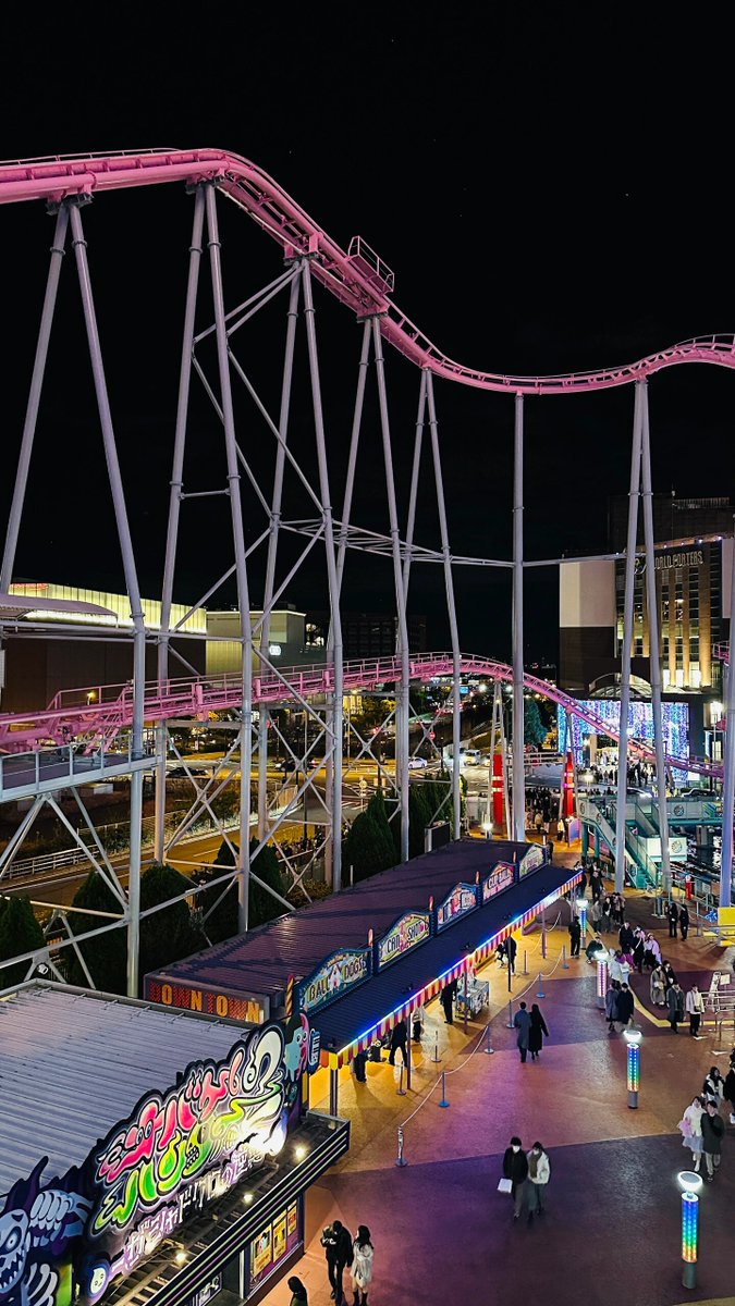 パシフィコ横浜から見下ろすと、息をのむほど美しい横浜の夜景が広がる。