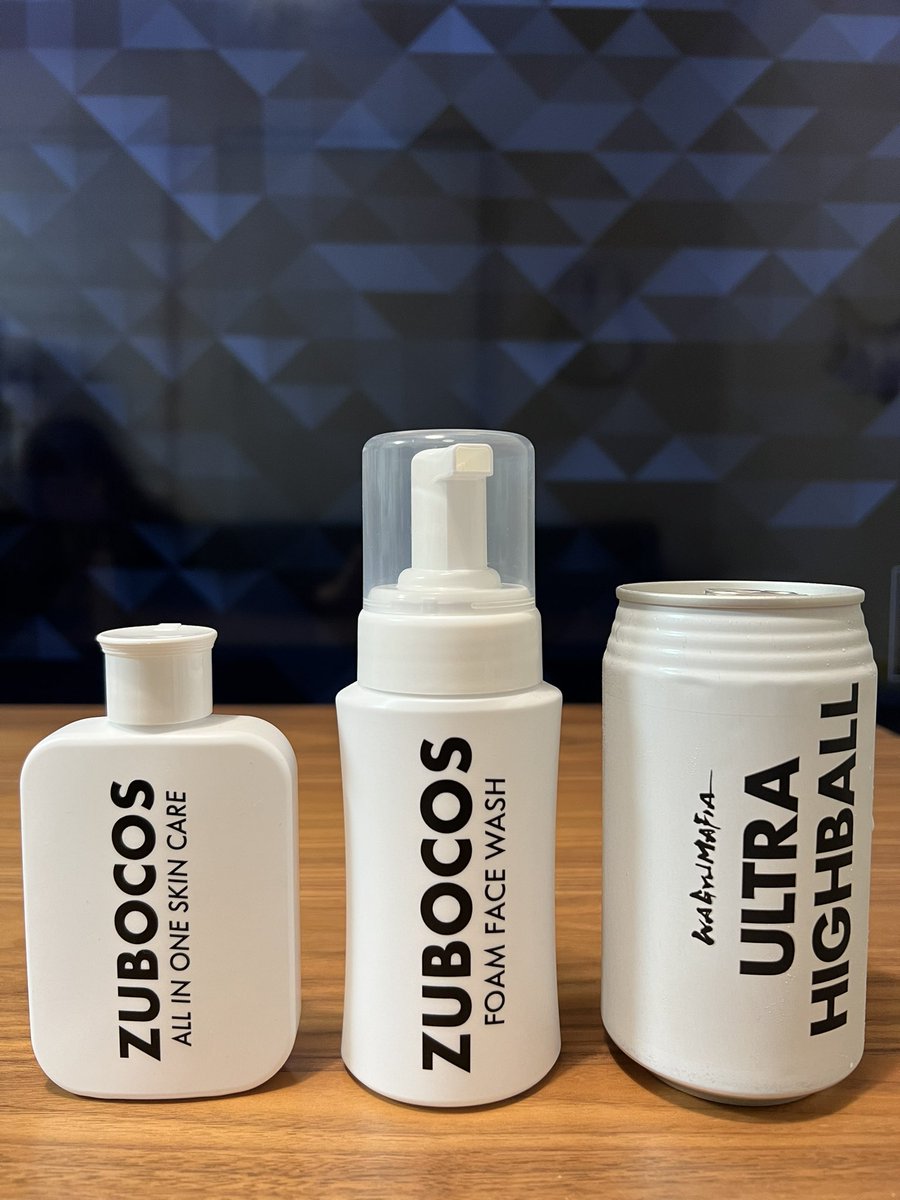 ZUBOCOS's tweet photo. 先輩と記念撮影📷🫢
ウルトラハイボールでらうまです。
#ウルトラハイボール　#ズボコス
#メンズスキンケア　#サウナコスメ https://t.co/mmMmMWFD61