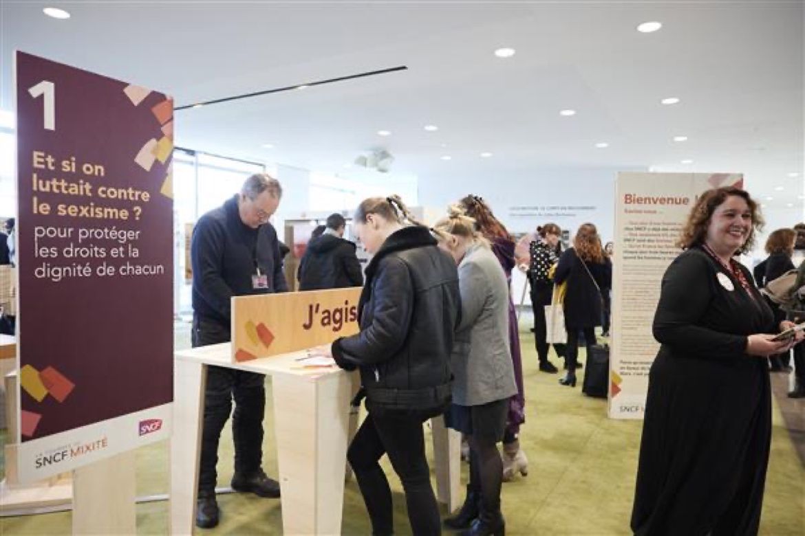 Marlene_Dolveck's tweet photo. Liberté, Egalité et Fraternité/Sororité ! L’aspiration républicaine s’incarne parfaitement dans la mixité !

Inauguration hier de l'exposition "Bougez pour la mixité", ouverte à toutes les cheminotes et tous les cheminots du @GroupeSNCF avec @JeanPFarandou

#SNCFMixité #8Mars https://t.co/wZISosp13r