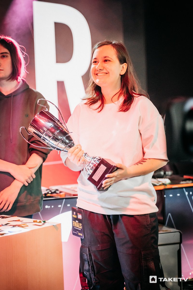 This 🏆 is for all the women out there who unfortunately still have to suffer daily from toxic masculinity and worse in gaming. Let's make yourselves visible! Thank you @Chrissy_vlr and all queens out there for everything you do for all of us!