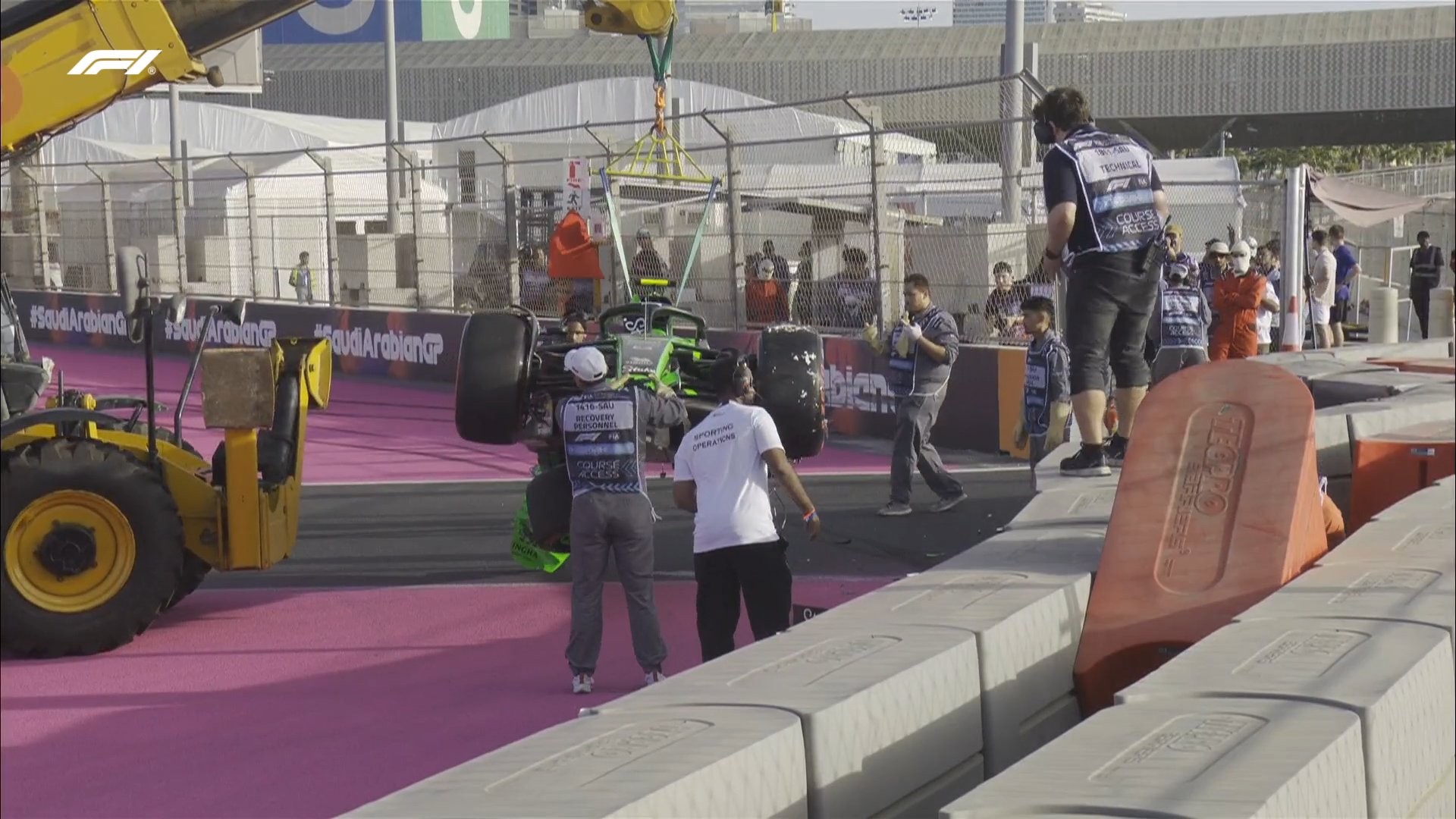 Accidente de Zhou en Jeddah. Fuente: F1 Twitter