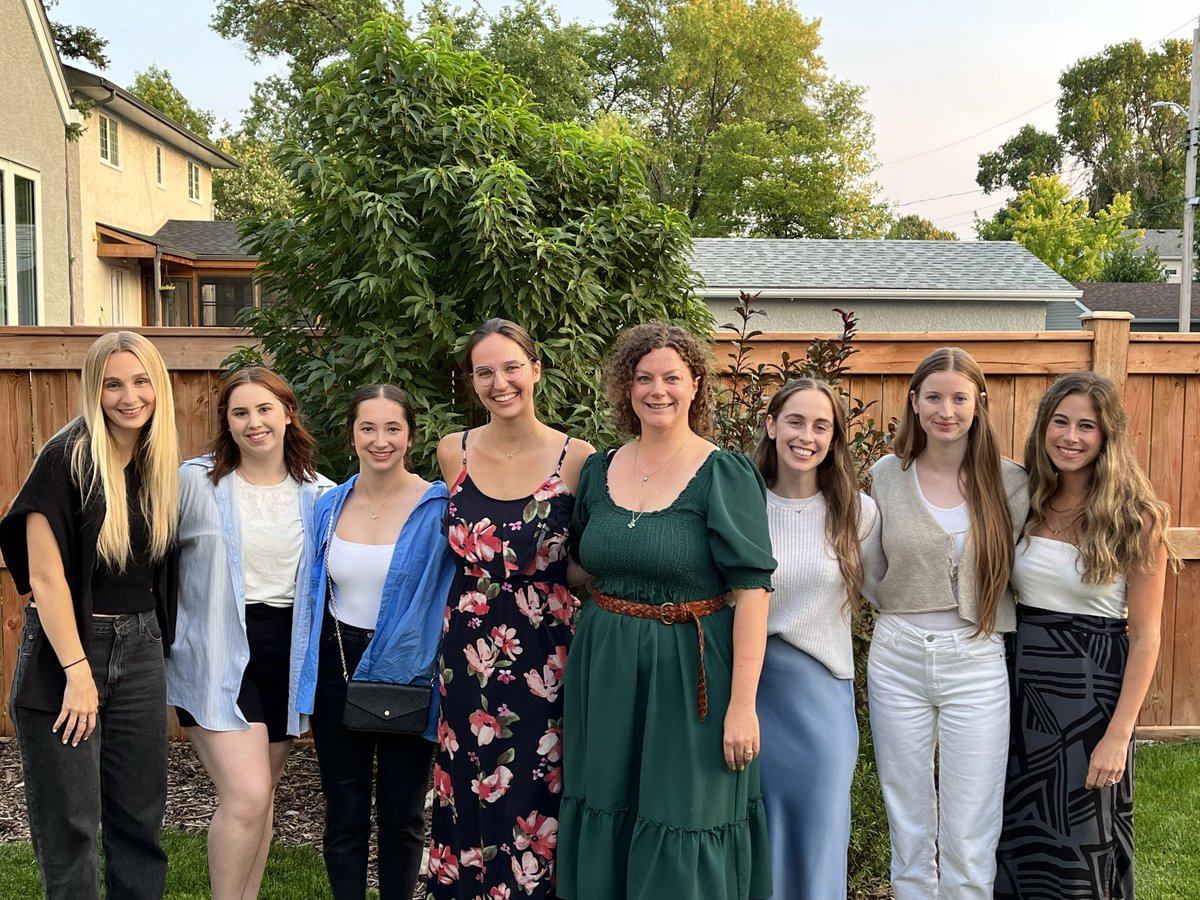 So incredibly fortunate to have worked alongside these brilliant and driven women over the past few years in the Health, Anxiety and Trauma Lab. They make research even more fun! #InternationalWomensDay <a href="/JordanaLiyat/">Jordana Sommer</a> @GabrielleSLogan <a href="/lilymaragaretg/">lily pankratz</a> <a href="/smkowall/">Sarah M. Kowall</a>