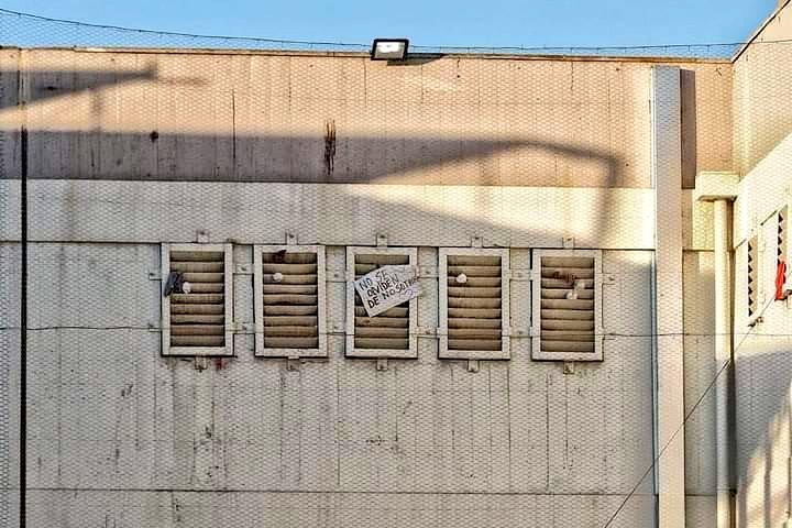 Cada 8 de marzo y cada día lo vamos a repetir, no estamos todas FALTAN LAS PRESAS 🔥

"No se olviden de nosotras".

Mensaje desde la Cárcel de Mujeres de San Miguel, Santiago de Chile (2020)
