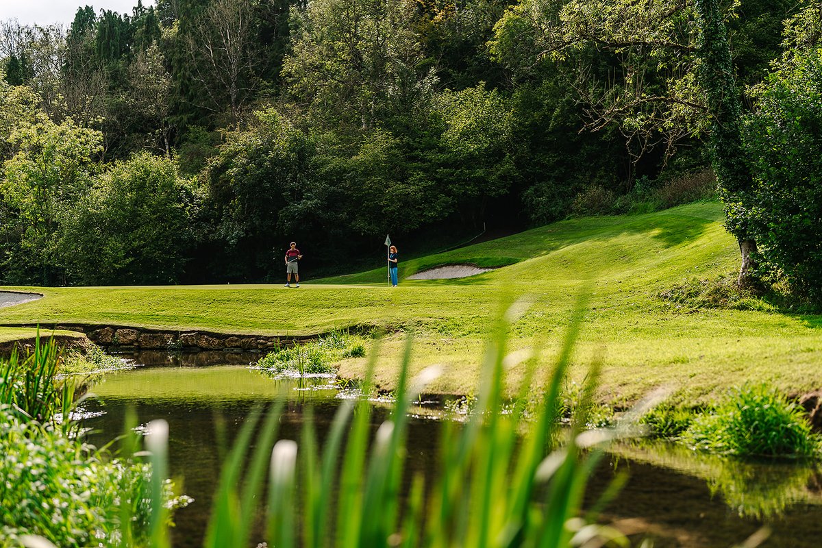 Welcoming new guests to the course🐞🐛🐝 We've partnered up with Wiltshire Wildlife Trust to turn our golf course into a real ‘wildlife’ course. There are 18 habitat parcels dotted around the course giving local wildlife their own cosy spots to hang out & thrive #bcorpmonth