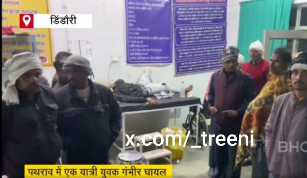 treeni's tweet photo. Shiv Bhakts Attacked! 

BREAKING: Bus en route to Omkareshwar, carrying Shiv Bhakts, attacked with stones in Dindori, MP. 

One passenger is in critical condition. https://t.co/Px73XWouEn