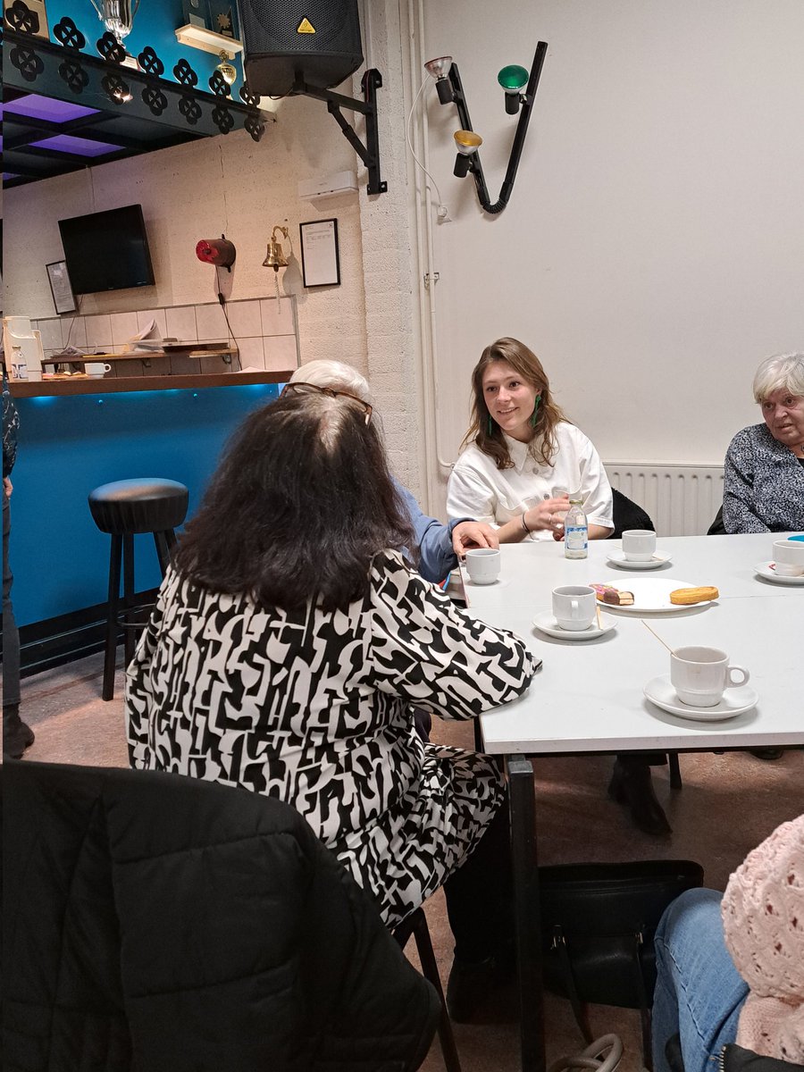 Op de koffie bij buurthuis de Sjuut #wijksafari <a href="/EvaOosters/">Eva Oosters</a> het uur vloog voorbij ☀️