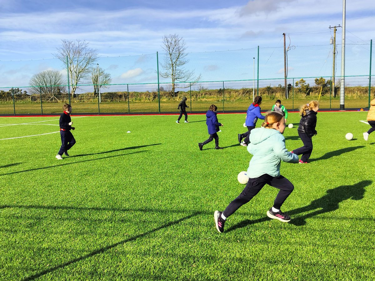 Darragh was in Corballa and Stokane this week for his CDO Role. New skills worked on with all kids. Great work shown above with the younger kids. 🏁🏐🔴⚪️ @sligogaa @SligoGAACandG @SligoLGFA @ConnachtGAA #ConnachtCDO