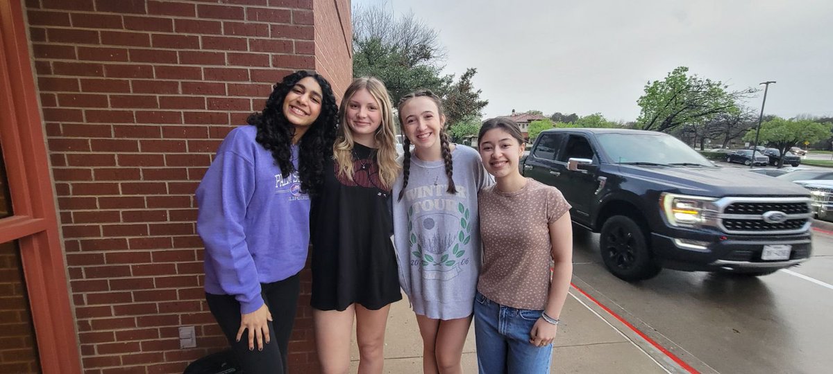 VBGrapevine's tweet photo. We are out and about this morning in @GCISD Thanks for letting us high-five your learners into SPRING BREAK @HESRegalEagle @TimberlineNews @GHESGators @BESTexans #mustangsgiveback β€οΈπ΄π https://t.co/hhUegvbeXq