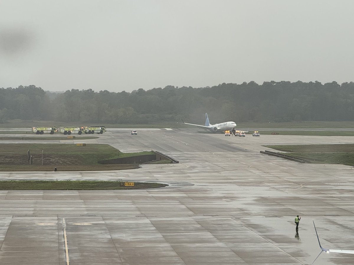 GageGoulding's tweet photo. JUST IN: A @united jet is off the runway at George Bush Intercontinental Airport (IAH) in Houston. 

@AirportsHouston tells @KPRC2 there are no injuries. https://t.co/TfCVDIvpjm