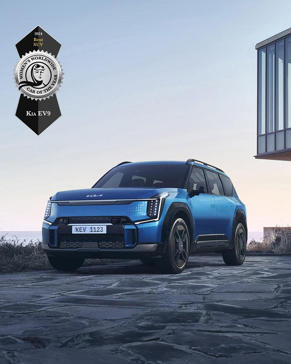KIACARTAGENA1's tweet photo. ¡Gran noticia!🖤 La #EV9 ha sido elegida como el mejor vehículo del año y la mejor SUV en los premios Women's Worldwide Car of the Year por 75 mujeres periodistas de los cinco continentes. Reconocimiento que destaca el compromiso de Kia con la excelencia y la innovación.  #WWCOTY https://t.co/HJXfiDFiuN