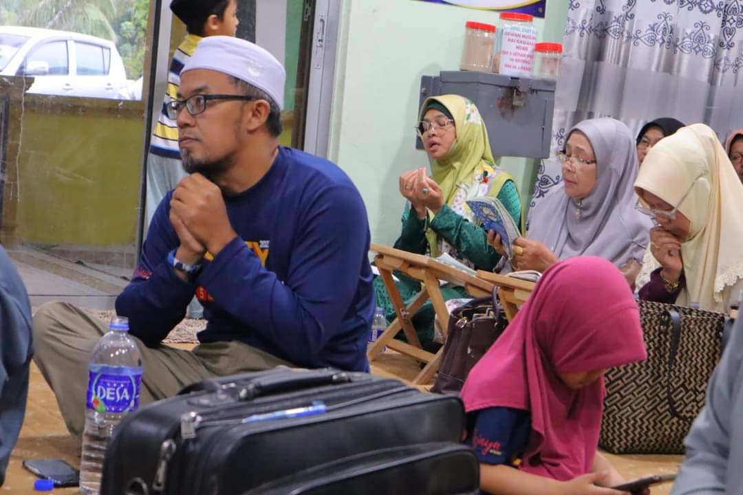 PastiMuar's tweet photo. MAJLIS YASIN DAN TAHLIL PERDANA 2024
ALHAMDULILLAH program berjalan dengan lancar dan baik walaupun cuaca hujan pada hari ini.
Terima kasih kepada semua pihak yang terlibat secara langsung dan tidak langsung. 
#pastimuo 
#pastikawasanmuar 
#mgpkmuar https://t.co/fLjnWFFcbj