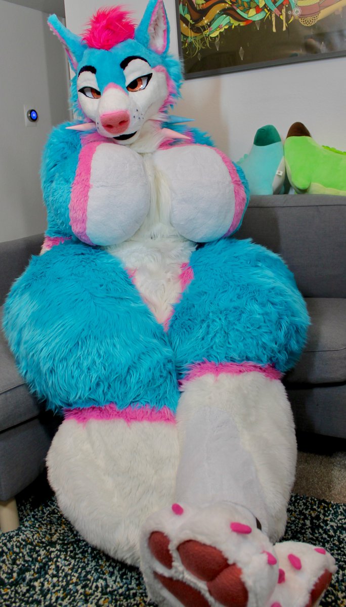 Happy #FursuitFriday you beautiful beasts! Wanna grab a seat next to mommy? 😘