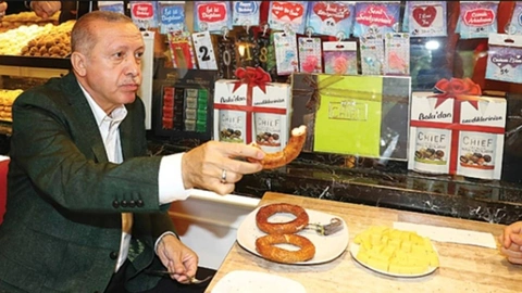 ajans_muhbir's tweet photo. 📌 2013 yılında 280 TL olan KYK bursu ile alınan simit sayısı 560

📌 2024 yılında 2.000 TL olan KYK bursu ile alınan simit sayısı 133 https://t.co/A4C5UFH8AX