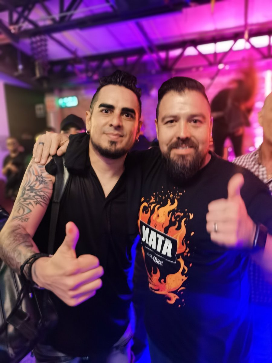 julsan04's tweet photo. @cjgomezdrums Super chingona la presentación, ojalá estén pronto nuevamente en CDMX, la pasamos cabronsisimo https://t.co/zNaPJQI0Y3