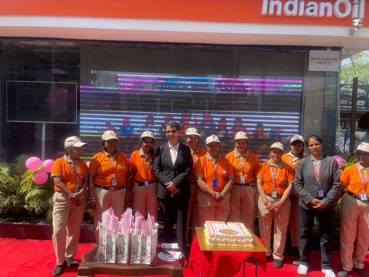 GurgaonDO's tweet photo. 🌸 Celebrating #InternationalWomensDayToday, we honor the incredible women who fuel our journeys every day. A heartfelt salute to our lady CAs &amp; drivers for their dedication &amp; resilience empowering progress &amp; equality #WomenEmpowerment
@ChairmanIOCL
@DirMktg_iocl
@ManojGu10100891 https://t.co/RRkvvzBs6y