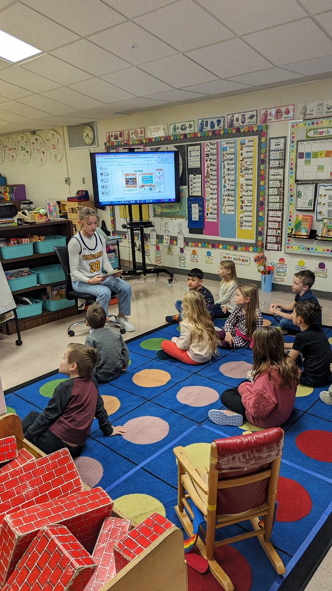 Thanks to @LadyTBirdBBall players Kenzie and Kara for reading to students @LLawrenceElem for #readacrossamerica week!!! #bpsne #prideofLL