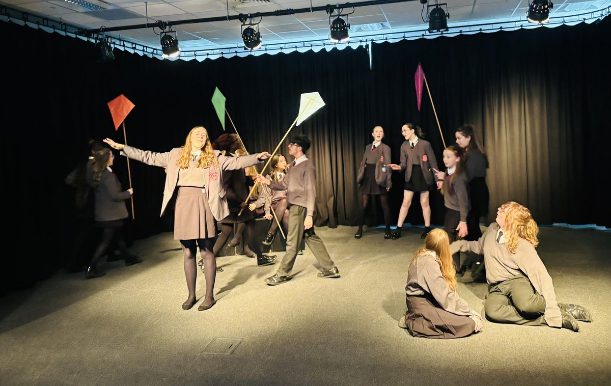 NewmanRC_Drama's tweet photo. #StepInTime #JollyHoliday #LetsGoFlyAkite #NewmanMusicalRehearsals #MPJ2024 🎭🎶🌂 https://t.co/an4rmVmVU1