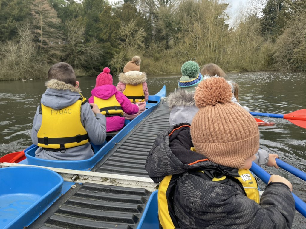 Fun paddling around the island on the boats this afternoon…🛶 #PleasleyVale #Healthandwellbeing @stjs_staveley