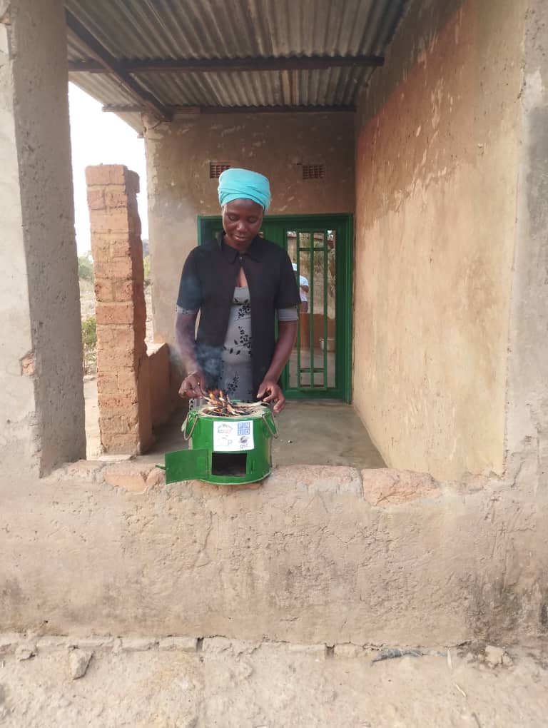 demalasi's tweet photo. Distribution des foyers améliorés aux ménages du village Kikonke/Haut-Katanga par l'ONG locale #ADRAF (https://t.co/TAiCafQeMm), bénéficiaire de la subvention @GEF_SGP RDC dans le cadre de son projet de gestion et d'exploitation durable de la forêt de communauté locale de Kikonke https://t.co/1CocL66f7o