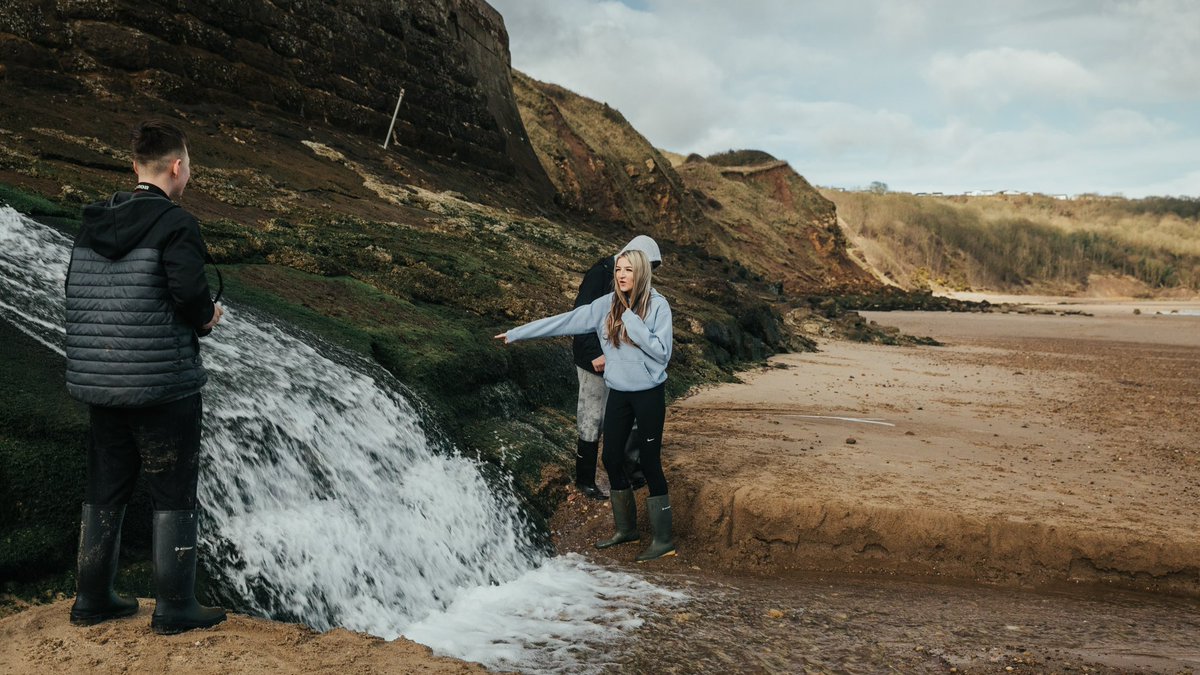 𝗡𝗔𝗧𝗨𝗥𝗘 𝗖𝗢𝗡𝗡𝗘𝗖𝗧𝗜𝗢𝗡𝗦 🌿 Another session connecting students with nature with @arcade_hello and @NorthYorkMoors. These connections build confidence and improve concentration. The Birds on the Edge project is made possible by @HeritageFundUK. 📸 Matthew Cooper