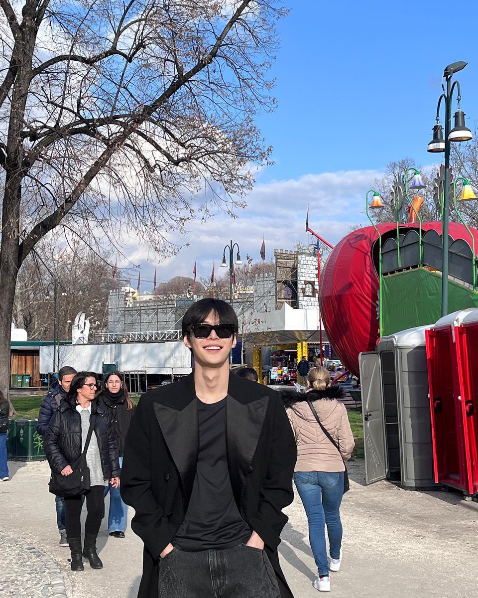 kdysource's tweet photo. casual day in milan with doyoung ☁️ https://t.co/ajqkQdMwzG