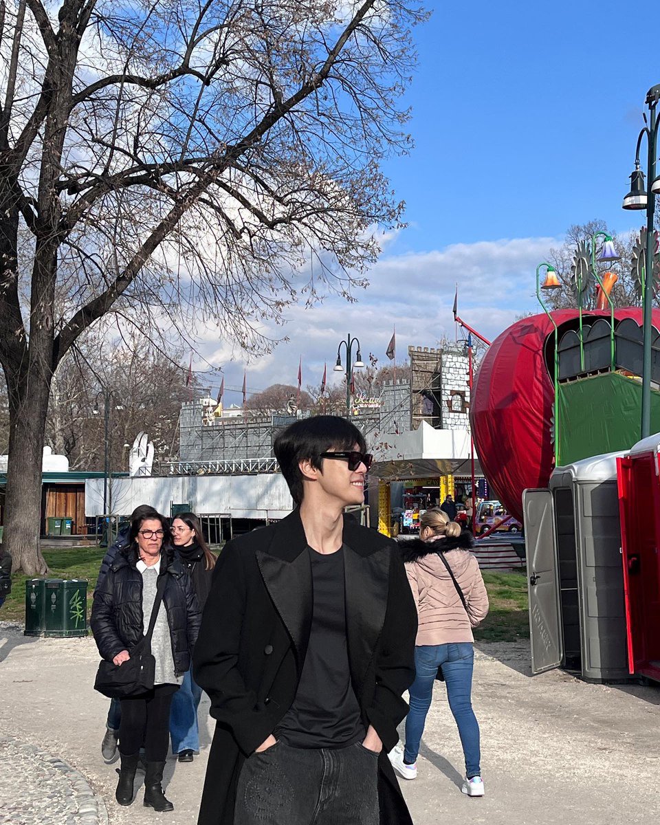 kdysource's tweet photo. casual day in milan with doyoung ☁️ https://t.co/ajqkQdMwzG