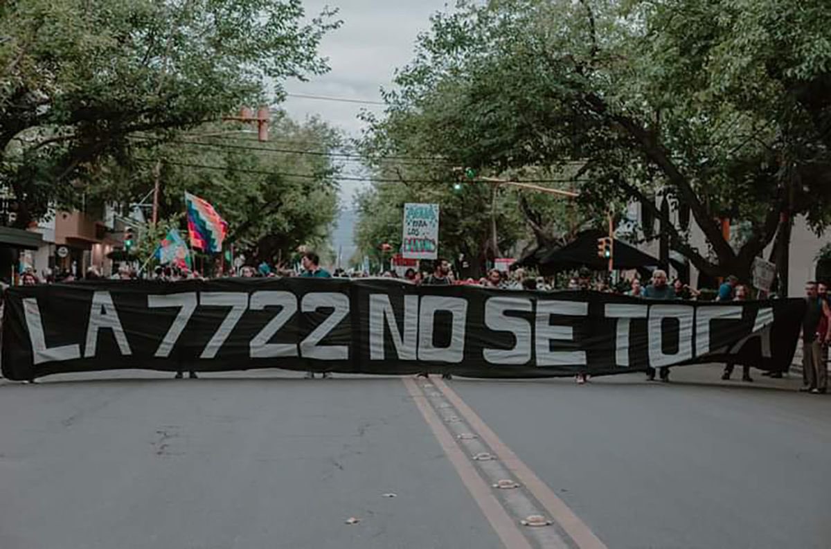 CausaNatura's tweet photo. En Argentina 🇦🇷 las mujeres de las Asambleas Mendocinas por el Agua Pura (#AMPAP) trabajan desde 2007 para evitar el acaparamiento del agua por proyectos mineros. En conjunto impulsaron y han defendido la Ley 7722 para prohibir el uso de sustancias tóxicas en la minería. ⬇️ https://t.co/afsOZKYEdm