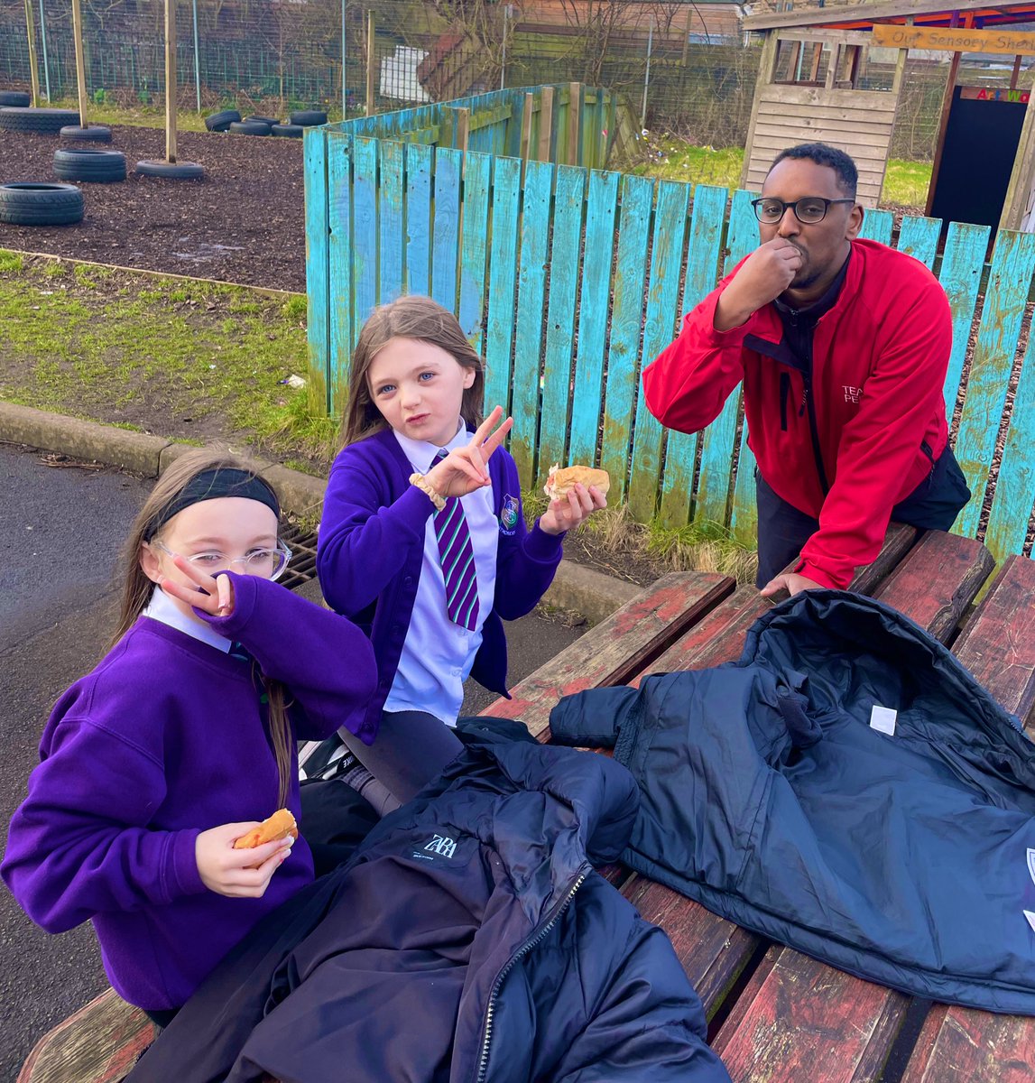 The P4-7s at <a href="/StMonicaMilton/">🌈StMonicasMilton🌈</a> got active with some of our favourite outdoor games 🏃‍♂️ 

We then made hotdogs on the fire pit to finish off the first session back in the sun since last year! 🌭☀️🙌

“I’ve never tried mustard before but I like it” - child.

@PEEK_project_ #PEEKPlay