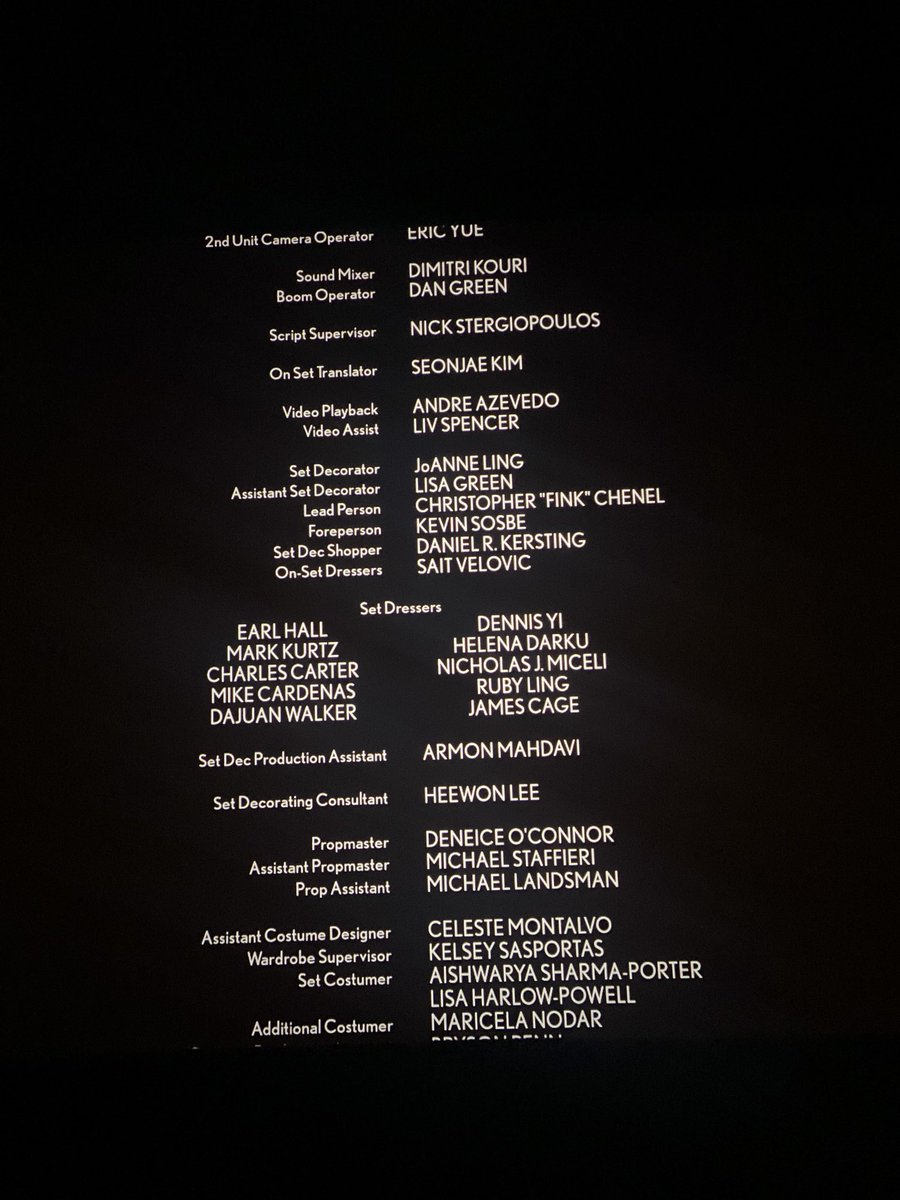 “내가 그리운 건 사랑했던 네가 아니라 한 시절을 예쁘게 수놓았던 우리라는 추억, 누군가 곁에있다는 그 온기, 혼자가 아니라는 든든함, 사랑받고 있다는 그 느낌, 너를 사랑했을때 가장 아름다웠던 내 모습.”

오늘 본  「패스트 라이브즈」 평 중에..
이 예쁜 한 문단으로 영화가 다 설명돼요..🥹