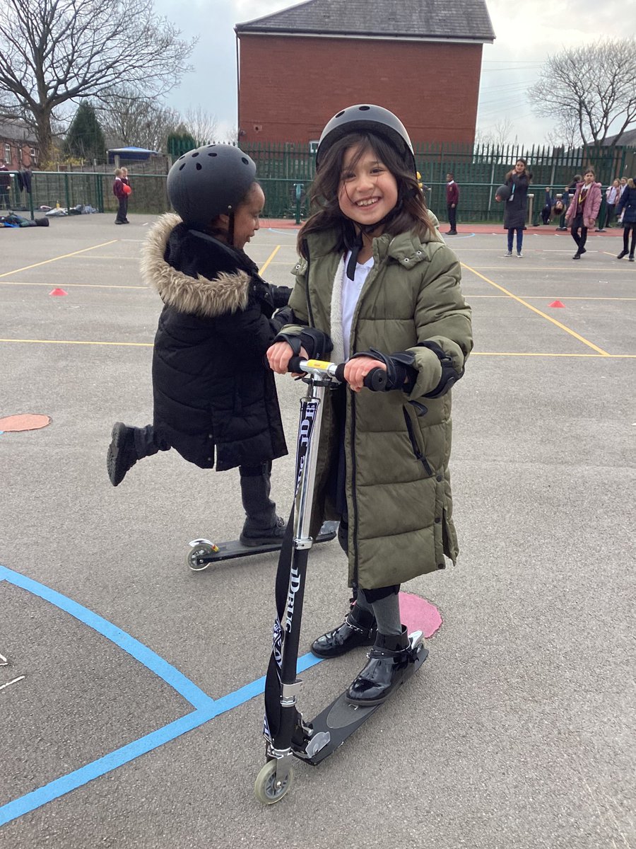 Eastwardprimary's tweet photo. Today at lunch time the children were able to enjoy ‘Scooter Friday’ which has been introduced by our Playtime Leaders. It was a great success. Lots of happy children were scooting around the playground. #funtimefriday ☺️ 🛴🤩 https://t.co/0MhCUM3DZm