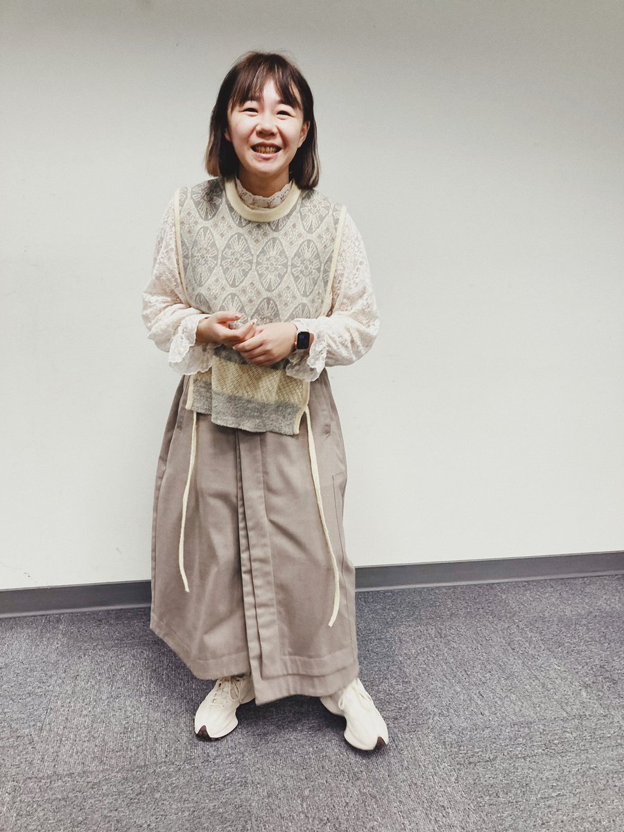 ainecf's tweet photo. #wiwt #コーデ #愛捏穿搭

這週穿這樣去電台，米色系愛捏。
比預約錄音室的時間提早了些進去，
節目部同事叫我不要把電台當網咖😎

ちなみに入場費：NTD 800。
咖啡、wifi吃到飽，還有零食餵食，
重點是還有諮商服務喔!

這完全超越網咖等級好嗎？
請更看重自身的價值，電台最高！！

明早八點空中見// https://t.co/YW3fG4dvf6