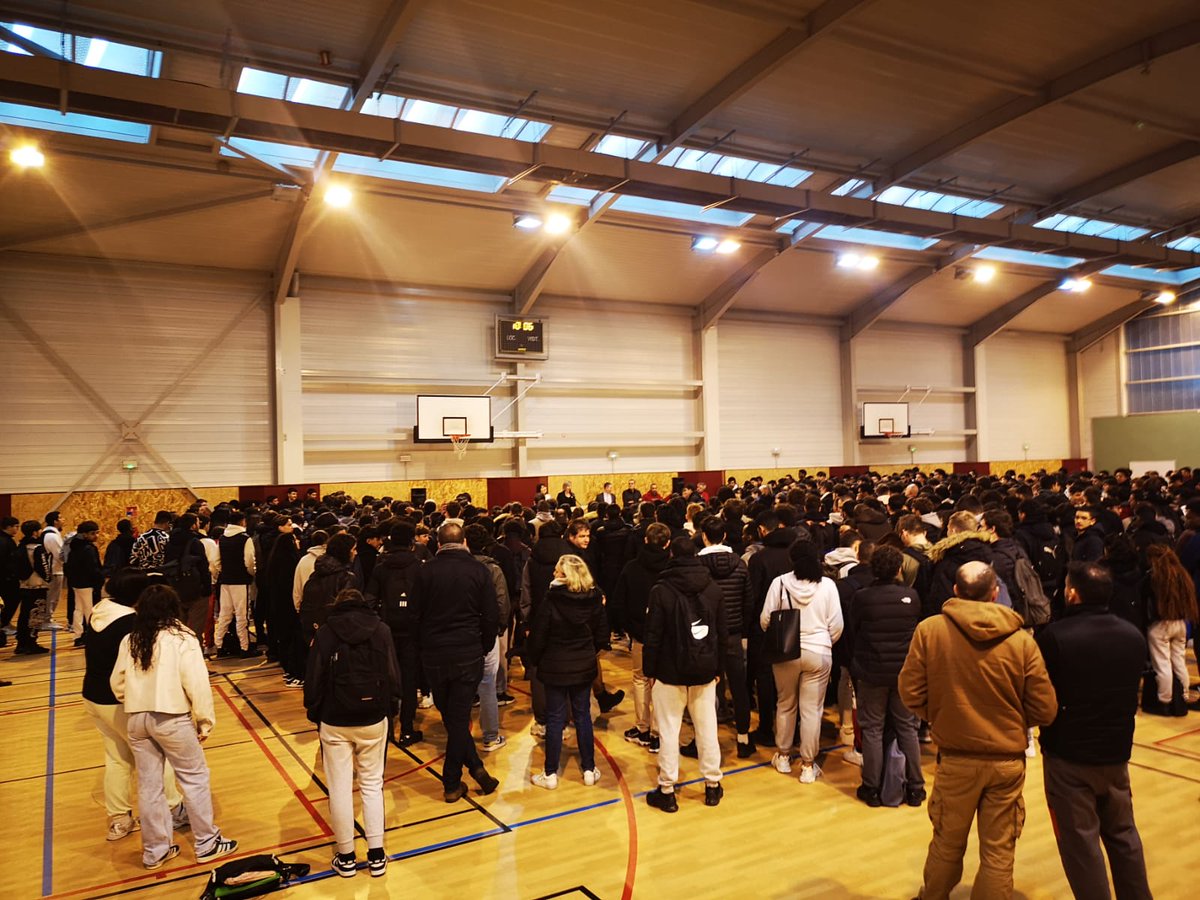 CampusMti's tweet photo. Aujourd'hui au @JGallieni, célébrons la #JourneeInternationaleDesDroitsDesFemmes avec la clôture du 3ème Festival des Solidarités Filles-Garçons en compagnie de @salima_yenbou, députée européenne, Agathe Cagé, enseignante @INSP_Fr , et Elia Pibril, cheffe d’entreprise. 🌟 https://t.co/4M2kXSosRz
