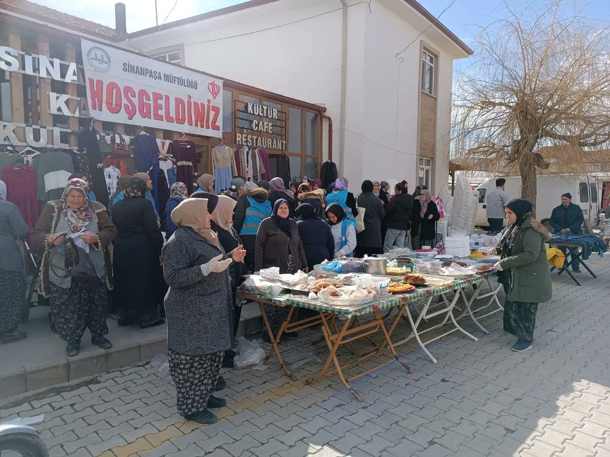 sinanpasakoop03's tweet photo. Sinanpaşa Kadın Kültür Evi ve Sinanpaşa Kadın Kooperatfimizin ev sahipliği yaptığı İlçe Müftülüğünün düzenlemiş olduğu filistin yararına kermesimize tüm Sinanpaşa Halkı olarak göstermiş olduğunuz ilgiye ve desteklere  teşekkür ederiz.
@kubrayigitbasi
@SinanpasaKym @bskerdal https://t.co/au4dEdiAJR