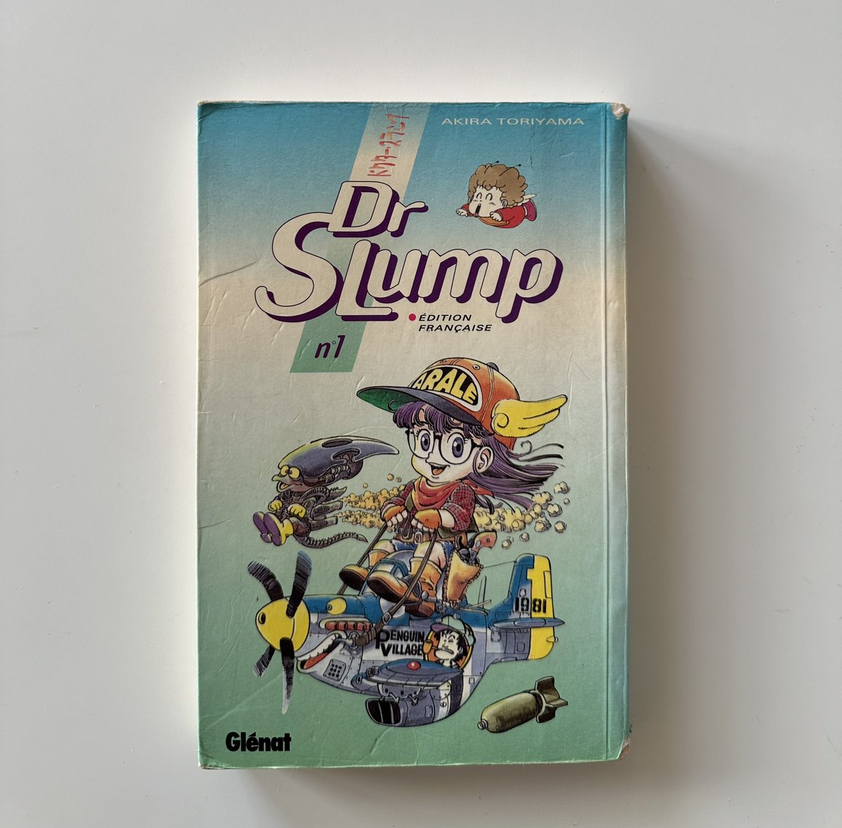 C’est bien plus qu’un livre que j’ai ouvert il a 20 ans en découvrant « Dr Slump » de Toriyama. Il m’accompagne aujourd’hui encore à chaque déménagement.  

C’était trop tôt. #AkiraToriyama