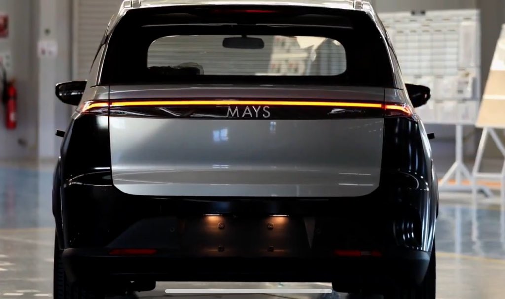 kh3lij_Arabi's tweet photo. اطلاق أول سيارة SUV عمانية كهربائية رباعية الدفع 🇴🇲

• السيارة تحمل علامة شركة Mays ستتوفر في الأسواق بنهاية العام الجاري بسعر يقارب من 39 ألف $ 

• تقطع مسافة 510 كم بشحنة واحدة، ومزودة بنظام تحكم وتحدث آلي متكامل.

• شاشتين بحجم 14 و 10 إنش والعديد من المواصفات الأخرى. https://t.co/UNtheyI5DE