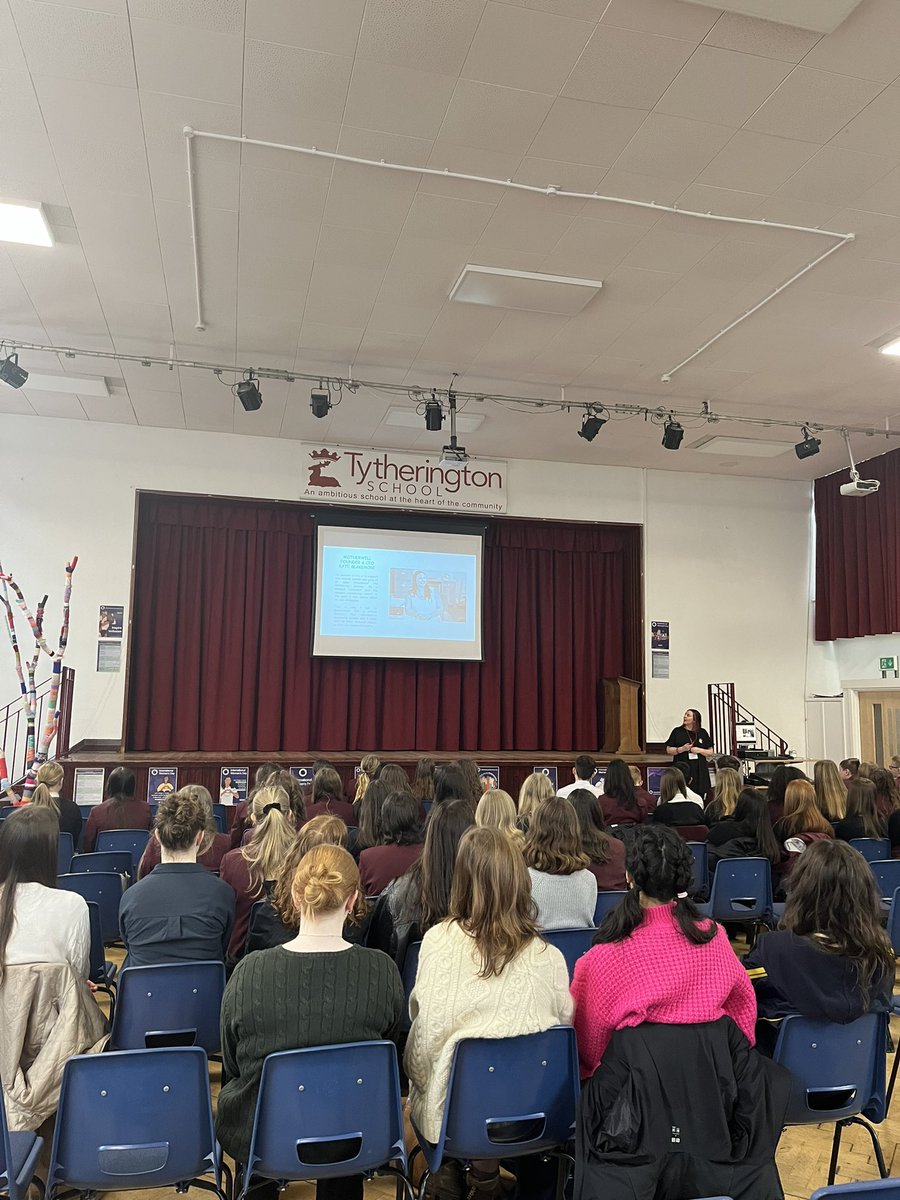 Our second lecture is underway with Kate Blakemore! 💜💚🤍