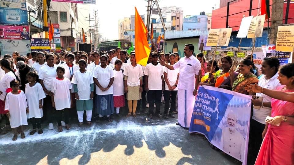 MeenaBJP5's tweet photo. உலக மகளிர் தினத்தை முன்னிட்டு கரூர் மாவட்ட பாரதிய ஜனதா கட்சி மகளிர் அணி சார்பாக மாபெரும் மகளிர் சக்தி வந்தன் மாரத்தான் இன்று காலை கரூர் திண்ணப்பா தியேட்டர் முதல் பிரேம் மஹால் வரை நடைபெற்றது.
⁦@annamalai_k⁦@VanathiBJP⁩ ⁦⁦⁦@UmarathiBJP⁩ ⁦@BJMM4TamilNadu⁩ https://t.co/RDHrdav4Ll