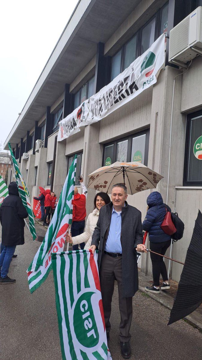 DallaDenis's tweet photo. #08marzo2024 #Pordenone Giornata Internazionale della donna esposizione Striscione Donna Vita e Libertà per il riconoscimento dei diritti a tutte le donne @Gazzettino @Messaggero @Telefriuli1 @gigidimeodirect @TgrRaiFVG https://t.co/pNtoUn3vii