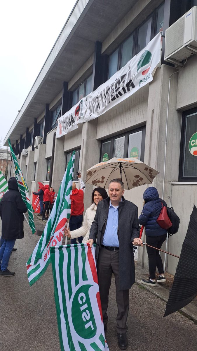DallaDenis's tweet photo. #08marzo2024 #Pordenone Giornata Internazionale della donna esposizione Striscione Donna Vita e Libertà per il riconoscimento dei diritti a tutte le donne @Gazzettino @Messaggero @Telefriuli1 @gigidimeodirect @TgrRaiFVG https://t.co/pNtoUn3vii