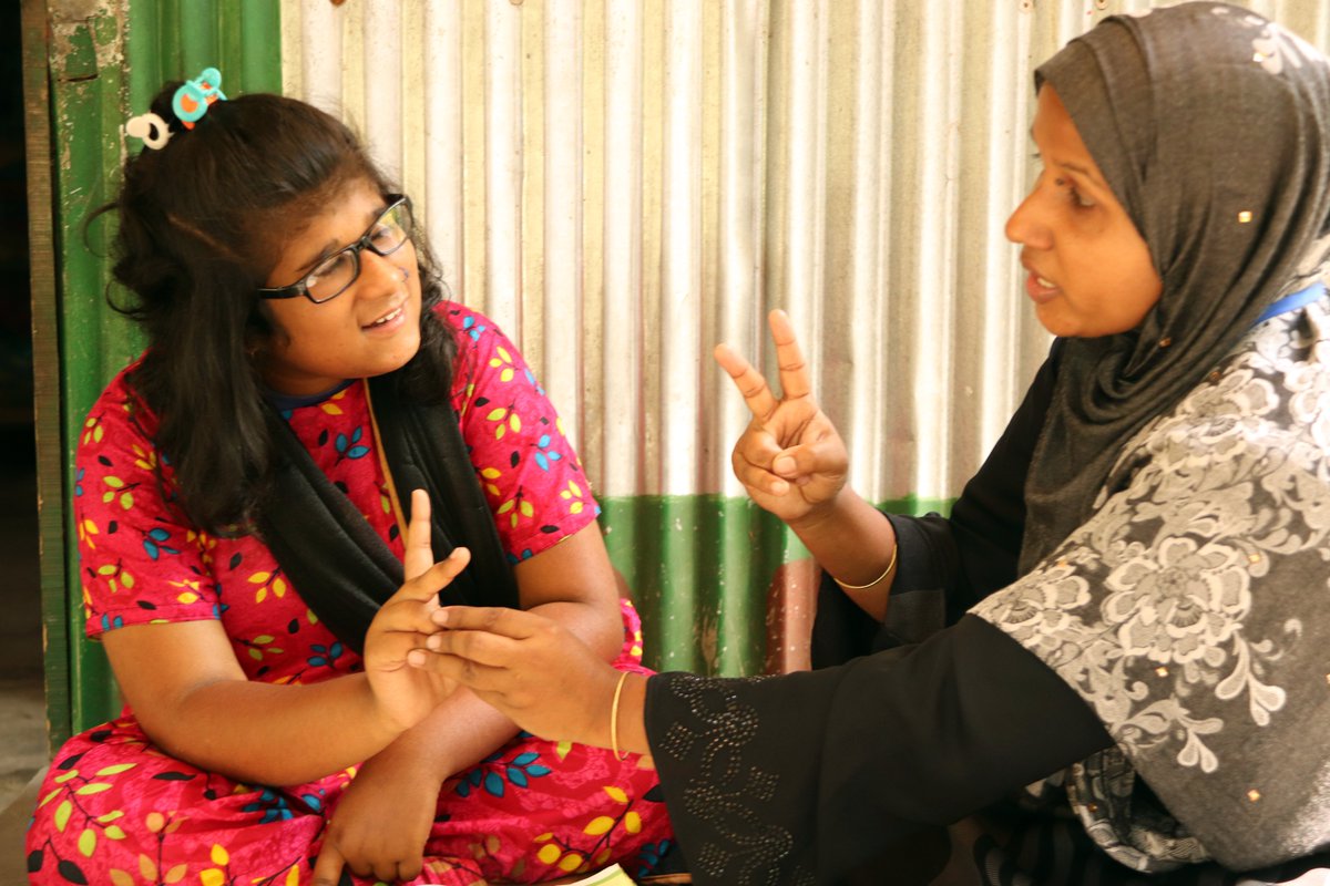 En el #DíaInternacionalDeLaMujer, queremos hablar de las mujeres y niñas con #sordoceguera, que suelen estar expuestas a la discriminación, el abuso y la violencia de género. 
Abogamos por su empoderamiento, sus derechos e igualdad de oportunidades. 
¡Únete a nuestra causa! 💪💜