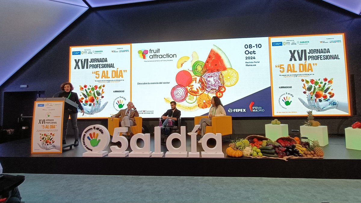 5aldiaspain's tweet photo. Llega el turno de María José Sánchez, directora de @fruitattraction junto a Celia
García y Jorge Castillo de #IfemaLab @ifemamadrid abordarán la
#inteligenciaartificial en el sector ferial
#Jornada5AD #Ponencias #SectorFerial https://t.co/WLChG9EkH2