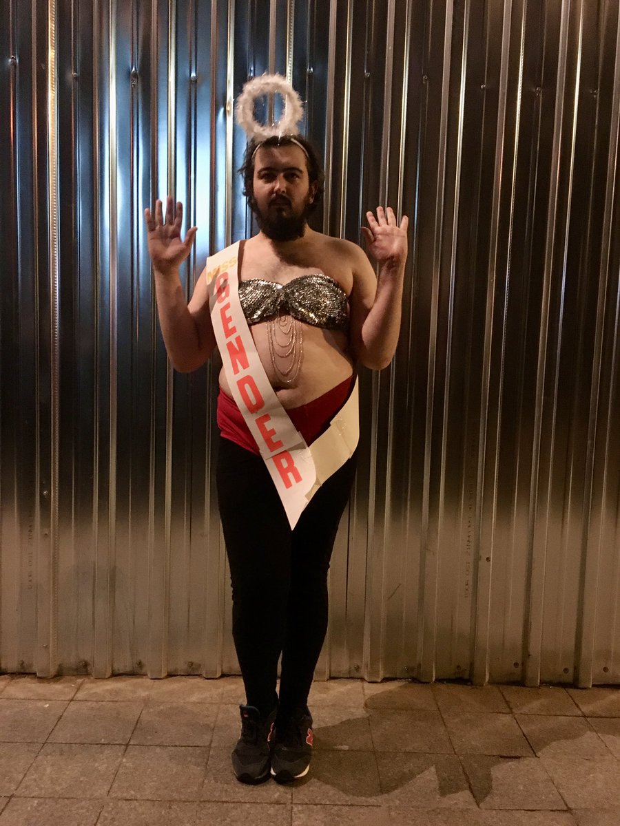 madiroktis's tweet photo. 8 mart cisheteroseksist kadınların homofobi ve transfobisini rahatça (ve sanki feministçeymişçesine) dışavurabilme günü kutlu olsun 👹💋 https://t.co/AkWKq5HgyH
