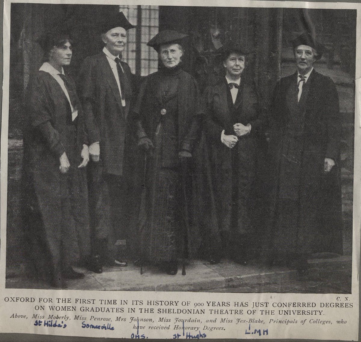 On #InternationalWomensDay we share this newspaper clipping from 1920, when LMH Principal Henrietta Jex-Blake was awarded an Honorary MA at the first ever @UniofOxford ceremony to confer degrees on women graduates.