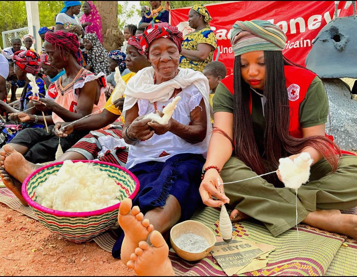 Happy #WomensDay2024 , I'd like to congratulate the bravery of these rural women from whom I've learned so much. 
#TL226 #Burkina