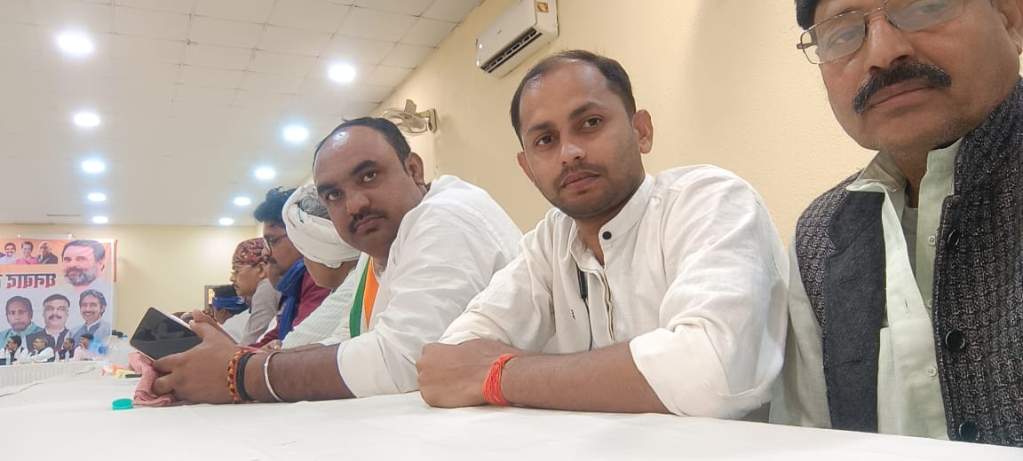 AshutoshAS143's tweet photo. धनबाद लोकसभा चुनाव में कांग्रेस प्रत्याशी की जीत सुनिश्चित करने हेतु आयोजित समन्वय समिति कि बैठक में भाग  लेते हुए@NSUI https://t.co/mhsvhWhWmn