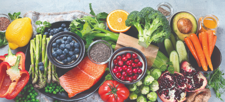ju0824's tweet photo. "Dark leafy greens like spinach and kale are rich in vitamins A and C, essential for healthy skin. Sweet potatoes contain beta-carotene, which helps protect skin from sun damage. Including these foods in your diet can promote a radiant complexion." https://t.co/t6BvBvw2Tb